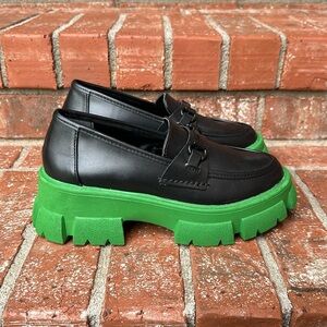 Steve Madden Maisee Black Green Sole Chunky Loafer Women's Size 5
